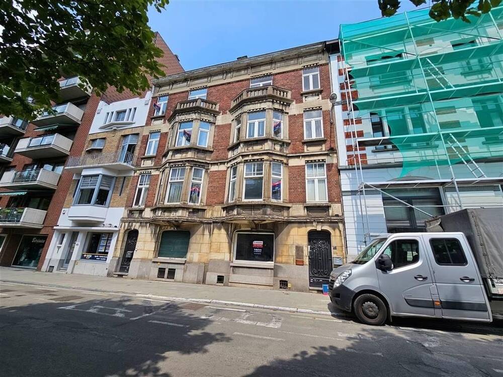 Immeuble de rapport - Immeuble à appartement à vendre à Charleroi 6000 450000.00€ 8 chambres 400.00m² - annonce 199418