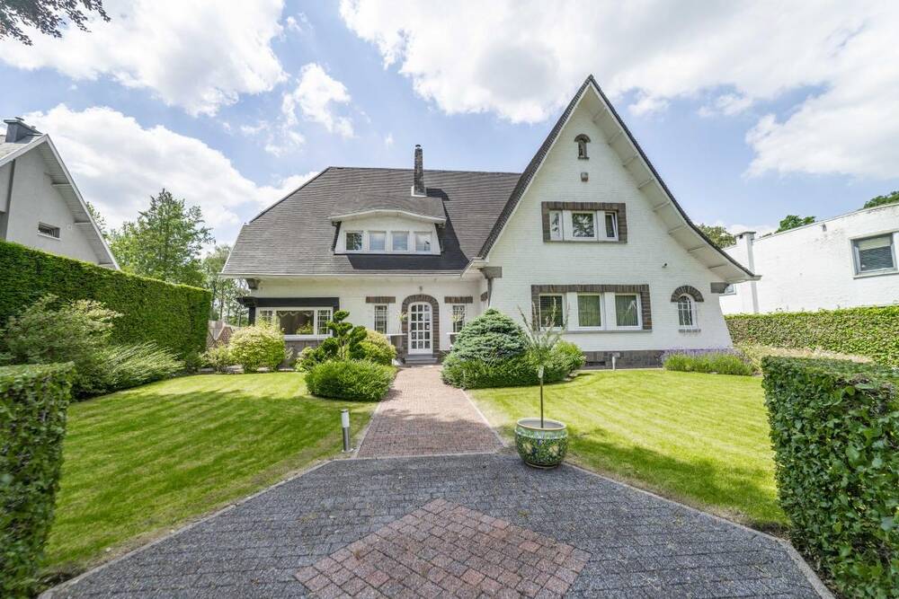 Villa à vendre à Montigny-le-Tilleul 6110 548000.00€ 5 chambres 300.00m² - annonce 144954