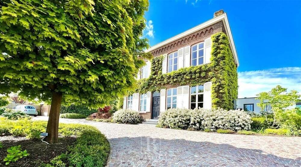 Maison de maître à vendre à Celles 7760 0.00€ 5 chambres 500.00m² - annonce 176258