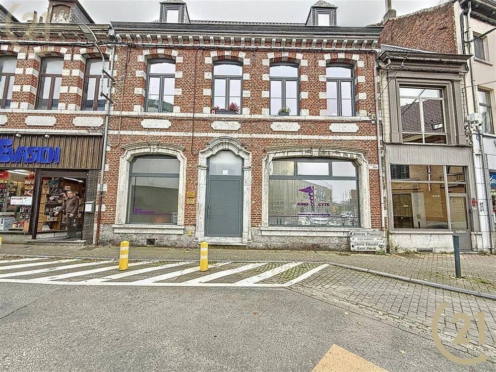 Appartement à louer à Leuze-en-Hainaut 7900 600.00€ 1 chambres 64.00m² - annonce 297818